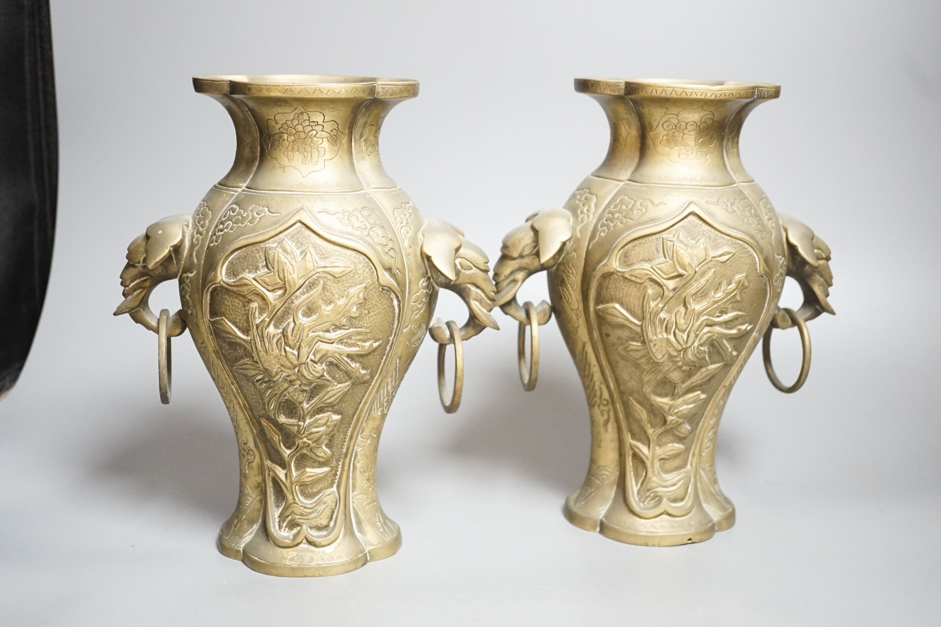 A pair of Chinese bronze vases 24cm